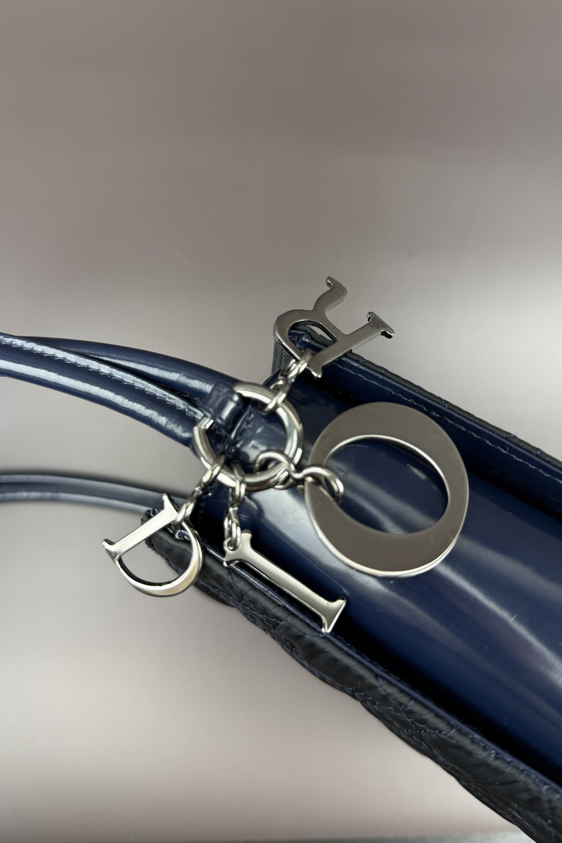 Breloques DIOR métal chromé