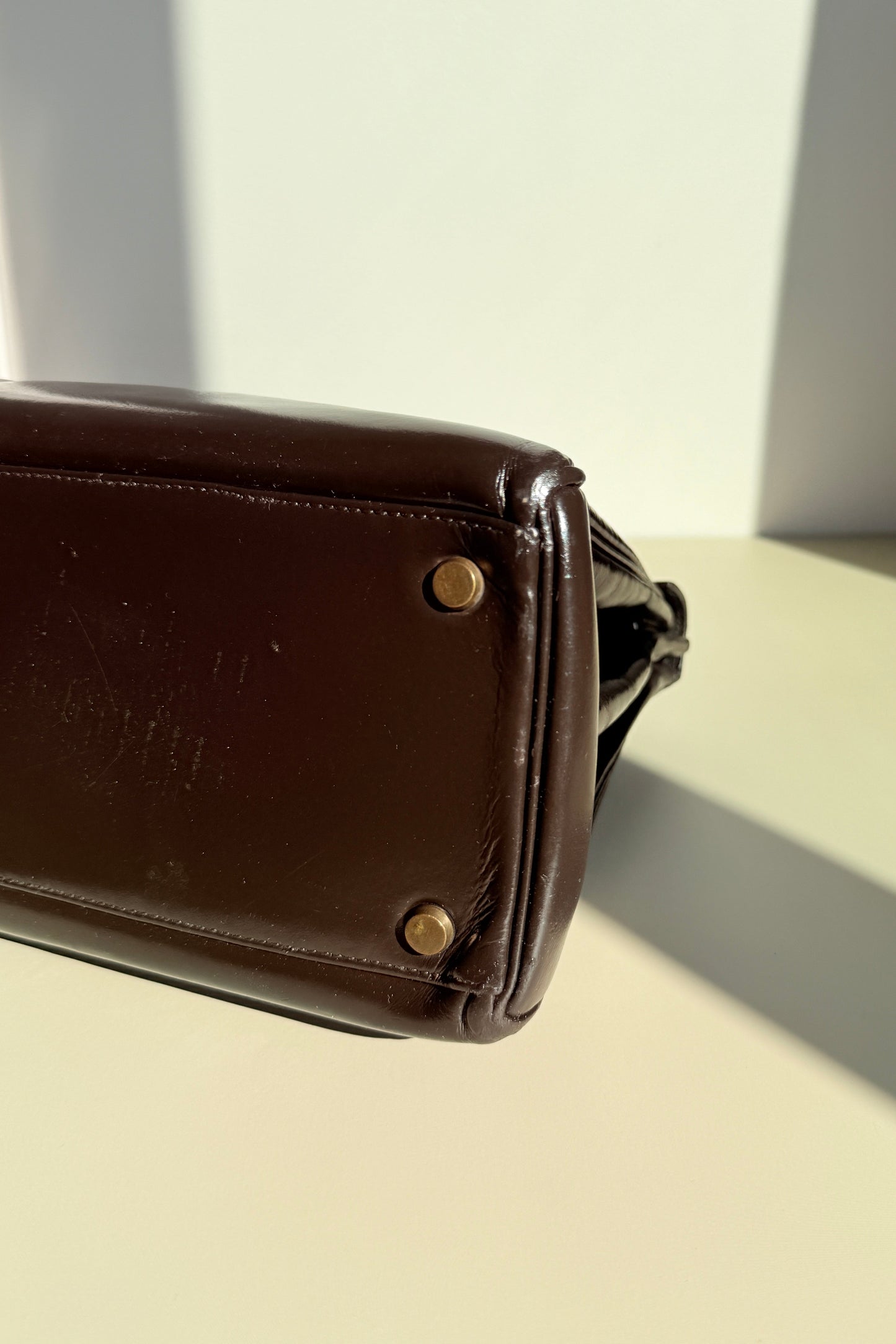 Sac kelly vintage Hermès marron, angle droite