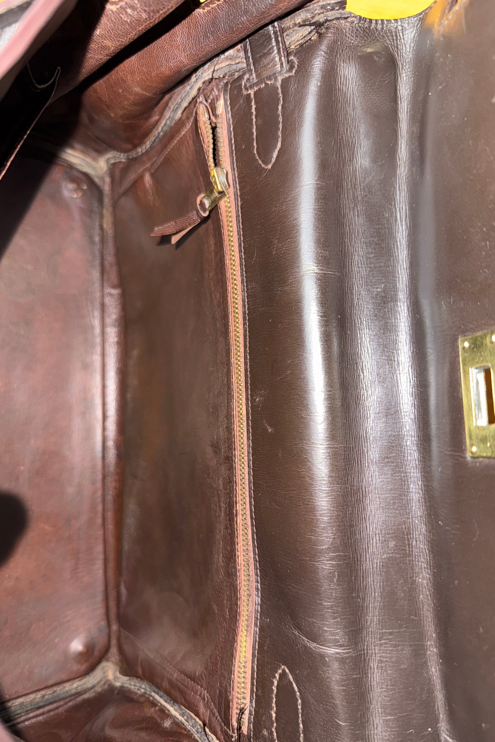 L'intérieur du Sac kelly vintage Hermès marron