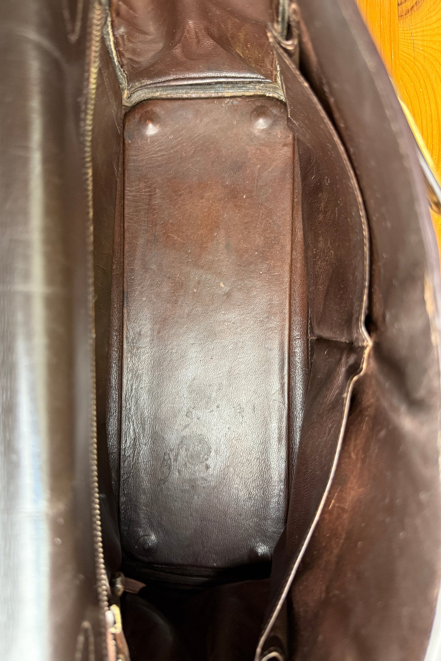 L'intérieur du Sac kelly vintage Hermès marron